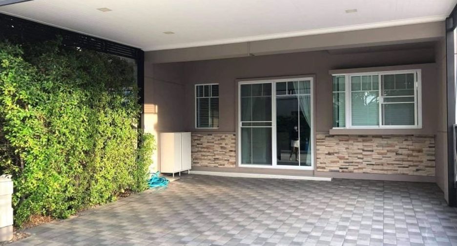 For rent 3 bedrooms townhouse in Bang Phli, Samut Prakan
