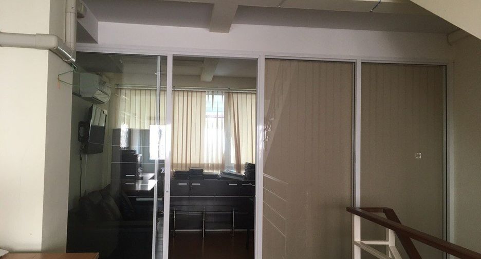For sale 2 bed townhouse in Mueang Chiang Mai, Chiang Mai