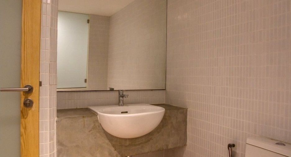 For rent 2 bed condo in Khlong Toei, Bangkok