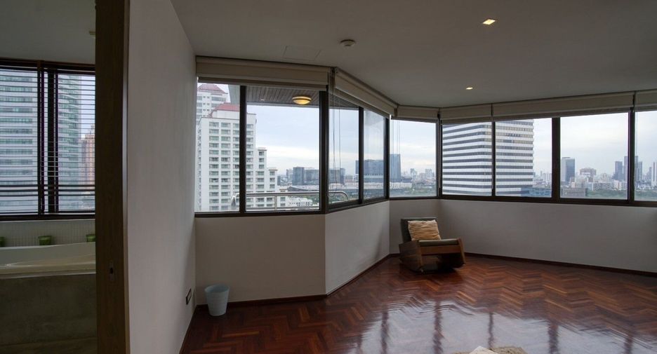 For rent 2 bed condo in Khlong Toei, Bangkok