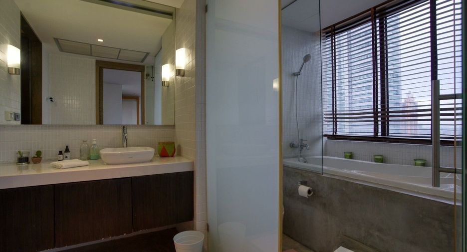 For rent 2 bed condo in Khlong Toei, Bangkok