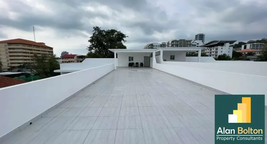 For rent and for sale 6 bedrooms house in Bang Lamung, Chonburi