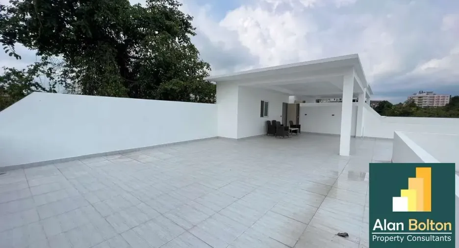 For rent and for sale 6 bedrooms house in Bang Lamung, Chonburi