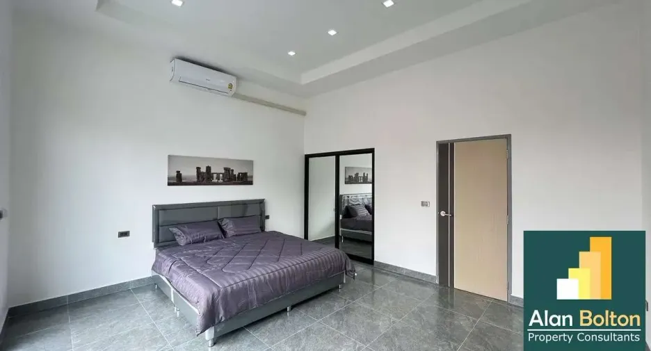 For rent and for sale 6 bedrooms house in Bang Lamung, Chonburi