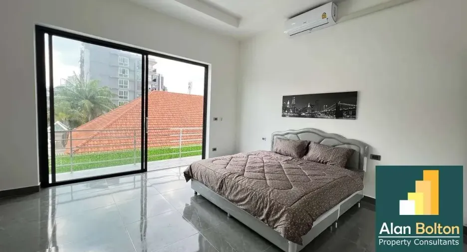For rent and for sale 6 bedrooms house in Bang Lamung, Chonburi