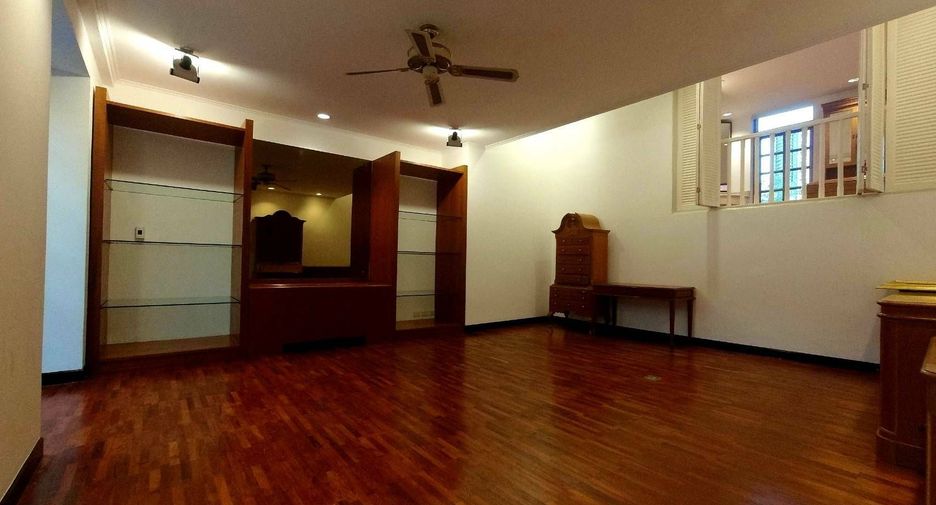 For rent 4 Beds townhouse in Pathum Wan, Bangkok