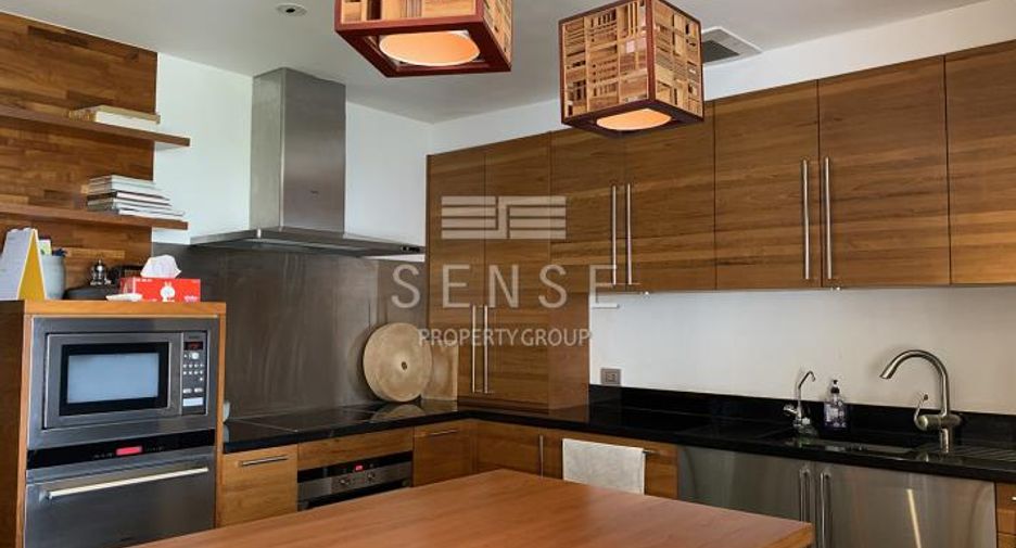 For sale 2 bed condo in Watthana, Bangkok
