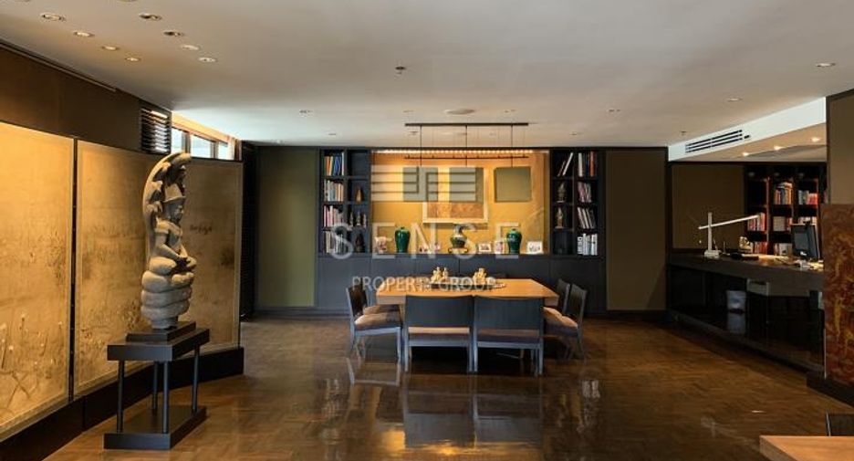 For sale 2 bed condo in Watthana, Bangkok