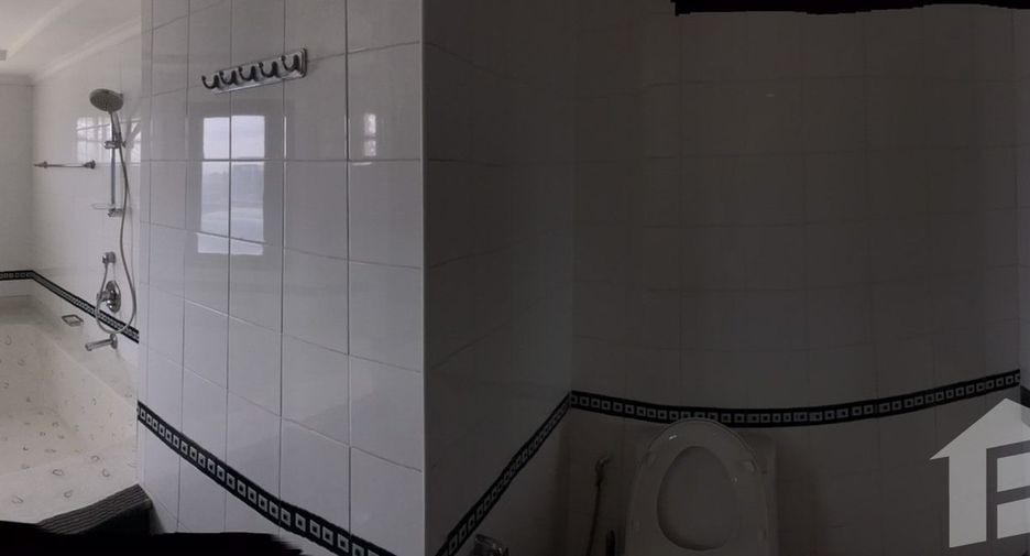 For sale 3 bed condo in Watthana, Bangkok