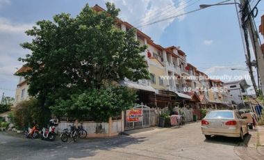 For sale 11 bedrooms retail Space in Bueng Kum, Bangkok