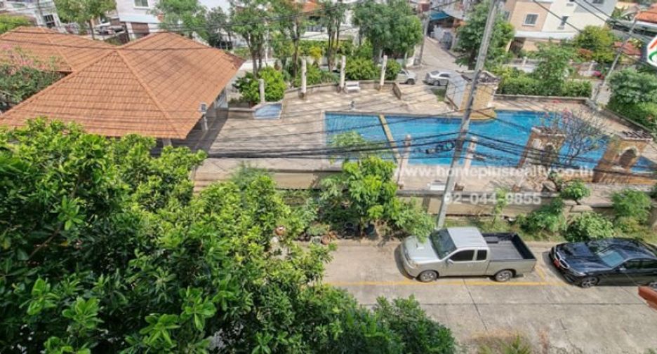 For sale 11 bedrooms retail Space in Bueng Kum, Bangkok
