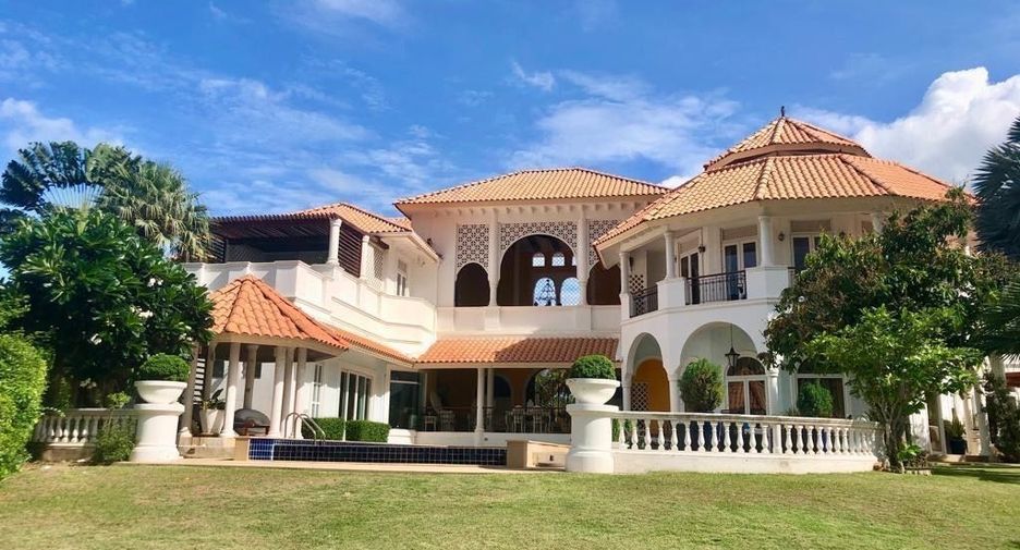 For sale 6 Beds villa in Cha Am, Phetchaburi