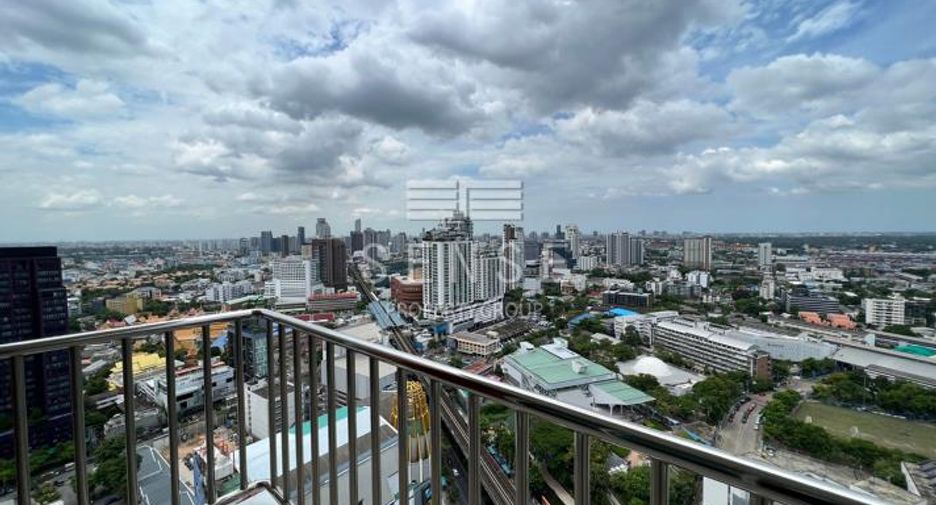 À louer 3 chambres condo à Khlong Toei, Bangkok