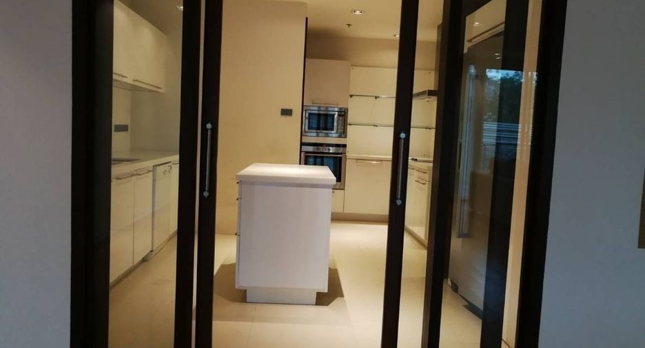 À louer et à vendre 4 chambres condo à Khlong Toei, Bangkok