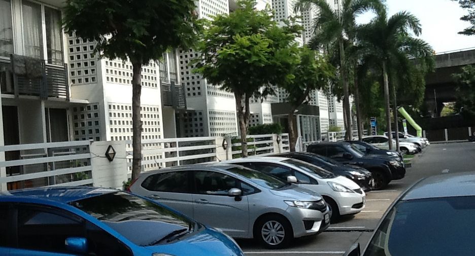 For sale 1 bed condo in Huai Khwang, Bangkok