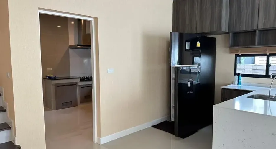 出租 和 出售 4 卧室 独立屋 在 Lam Luk Ka, Pathum Thani