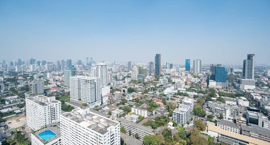 For sale そして for rent 2 ベッドルーム condo in Watthana, Bangkok