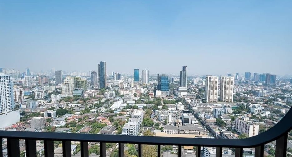 For sale そして for rent 2 ベッドルーム condo in Watthana, Bangkok