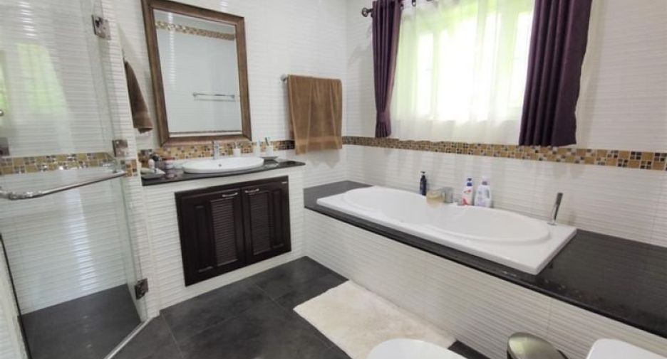 For sale 2 bedrooms house in Saraphi, Chiang Mai