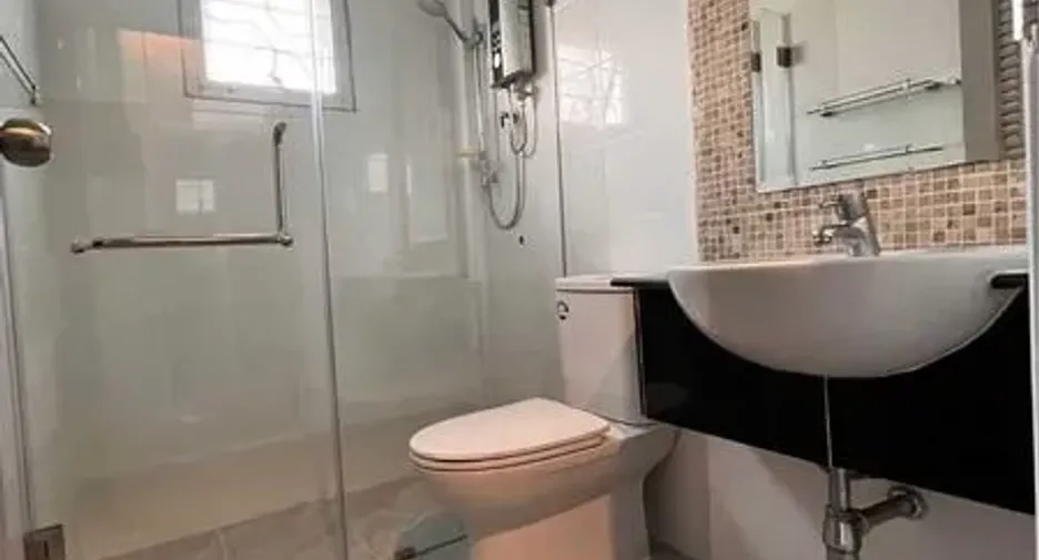 Reihenhaus zur Miete mit 3 Zimmer in Phra Khanong, Bangkok