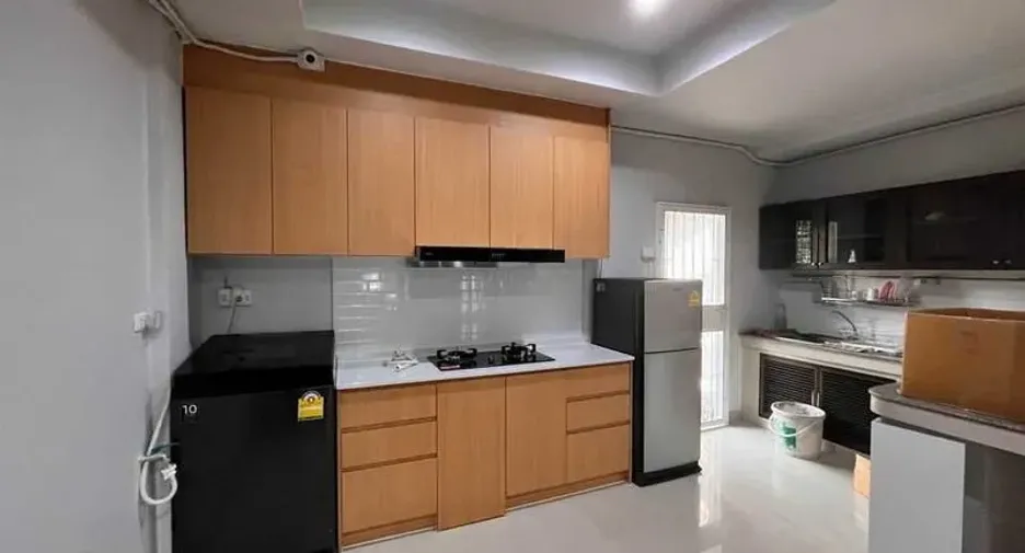 Reihenhaus zur Miete mit 3 Zimmer in Phra Khanong, Bangkok