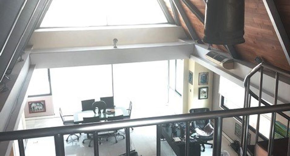 For sale 3 bedrooms condo in Watthana, Bangkok