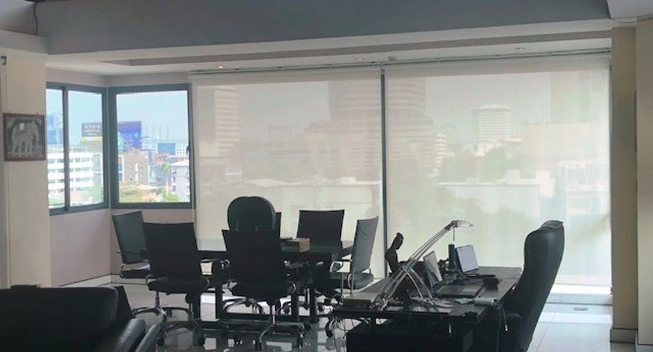 For sale 3 bedrooms condo in Watthana, Bangkok