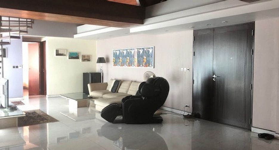 For sale 3 bedrooms condo in Watthana, Bangkok