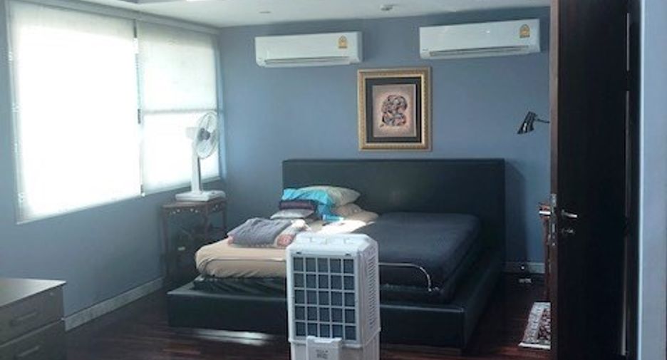 For sale 3 bedrooms condo in Watthana, Bangkok