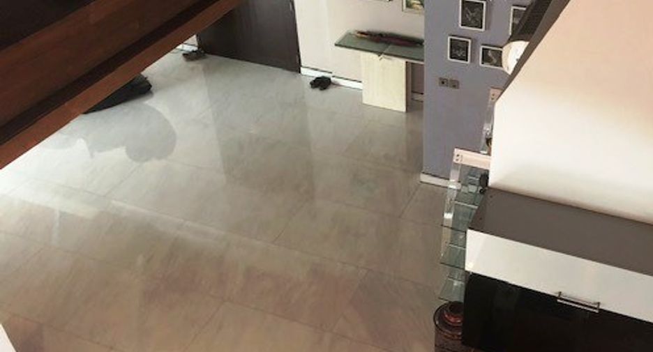 For sale 3 bedrooms condo in Watthana, Bangkok