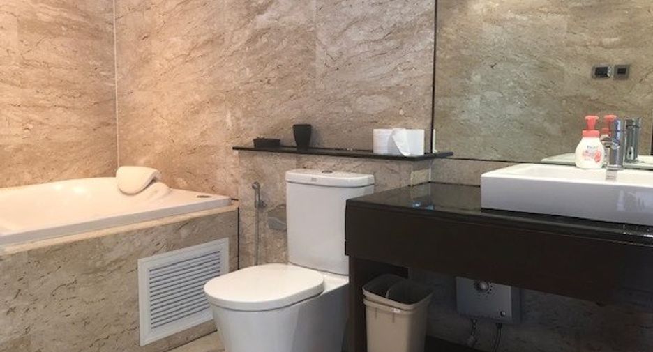 For sale 3 bedrooms condo in Watthana, Bangkok