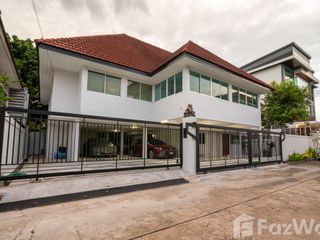 For sale 4 Beds house in Wang Thonglang, Bangkok