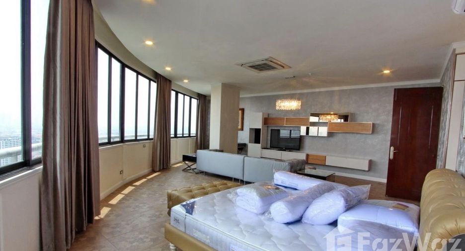 For sale 6 bed condo in Dusit, Bangkok