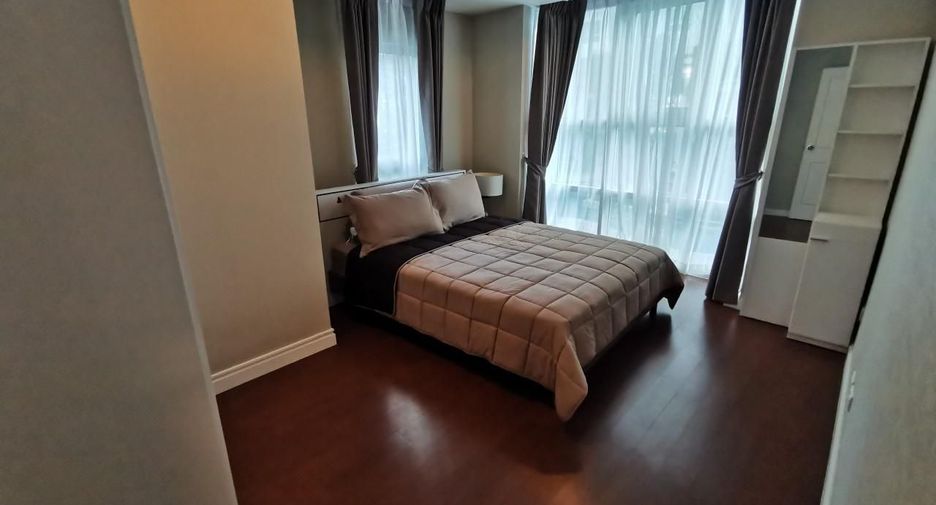 For rent 5 Beds condo in Huai Khwang, Bangkok
