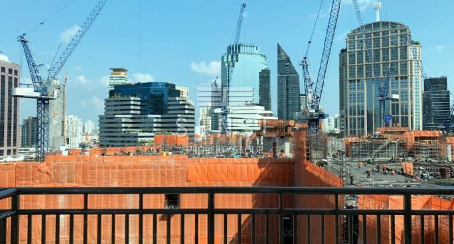 Condo en alquiler de 3 habitaciones en Khlong Toei, Bangkok