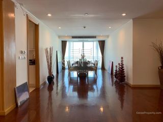 For rent 3 bedrooms condo in Khlong Toei, Bangkok