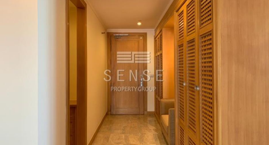 Condo en alquiler de 3 habitaciones en Khlong Toei, Bangkok