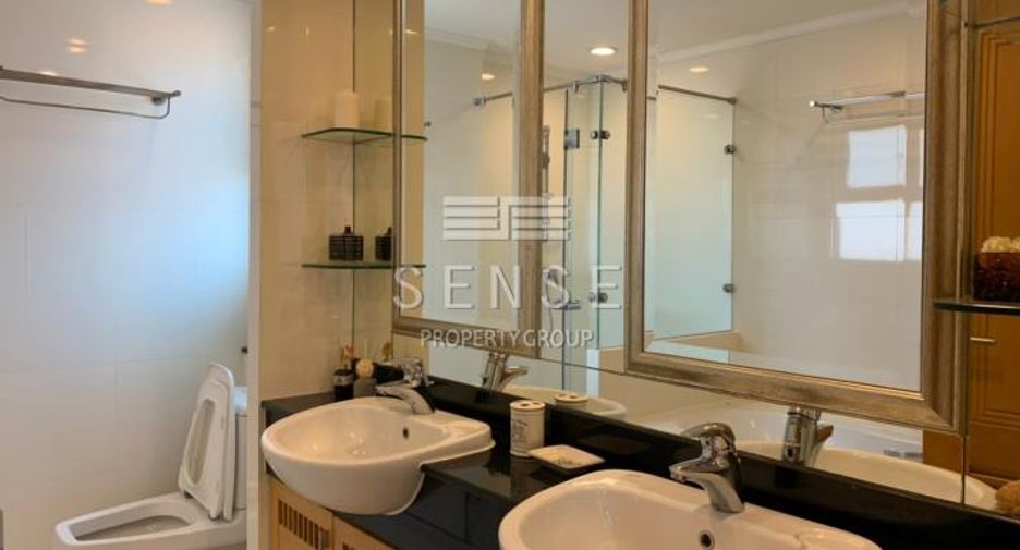 Condo en alquiler de 3 habitaciones en Khlong Toei, Bangkok