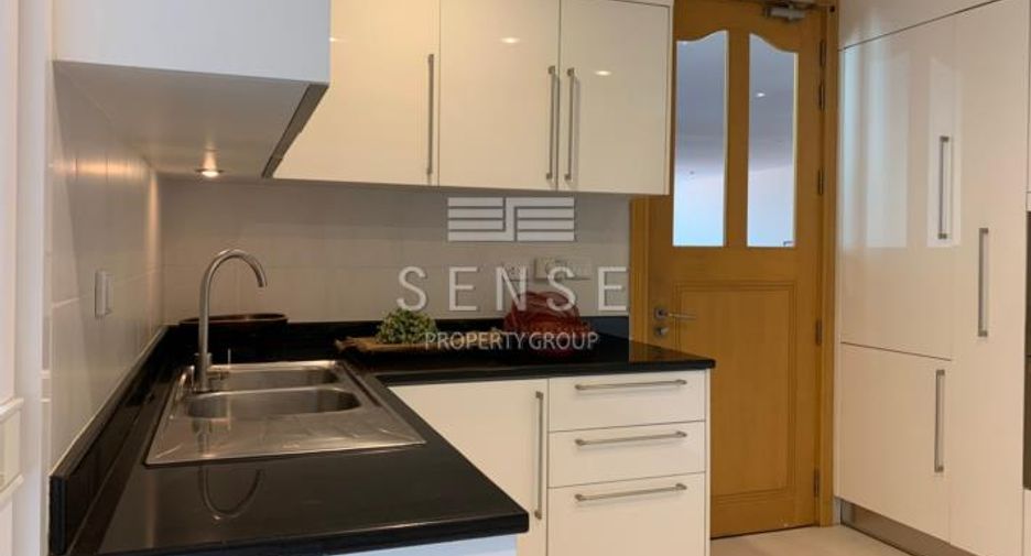 Condo en alquiler de 3 habitaciones en Khlong Toei, Bangkok