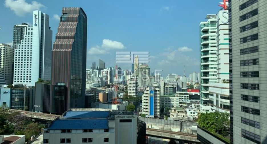 Condo en alquiler de 3 habitaciones en Khlong Toei, Bangkok
