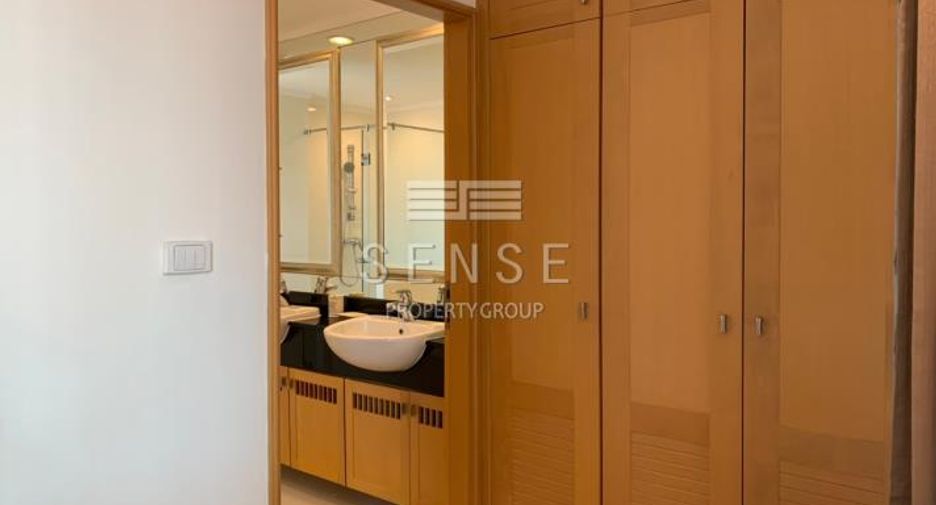 Condo en alquiler de 3 habitaciones en Khlong Toei, Bangkok