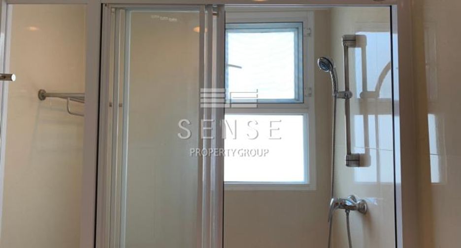 Condo en alquiler de 3 habitaciones en Khlong Toei, Bangkok