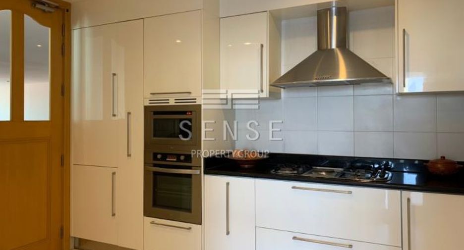 Condo en alquiler de 3 habitaciones en Khlong Toei, Bangkok