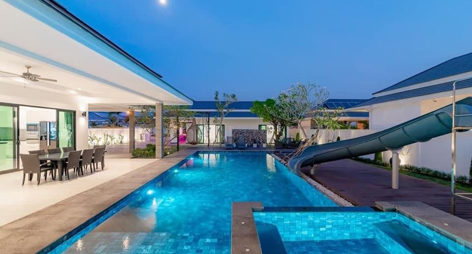 For sale 5 Beds villa in Cha Am, Phetchaburi