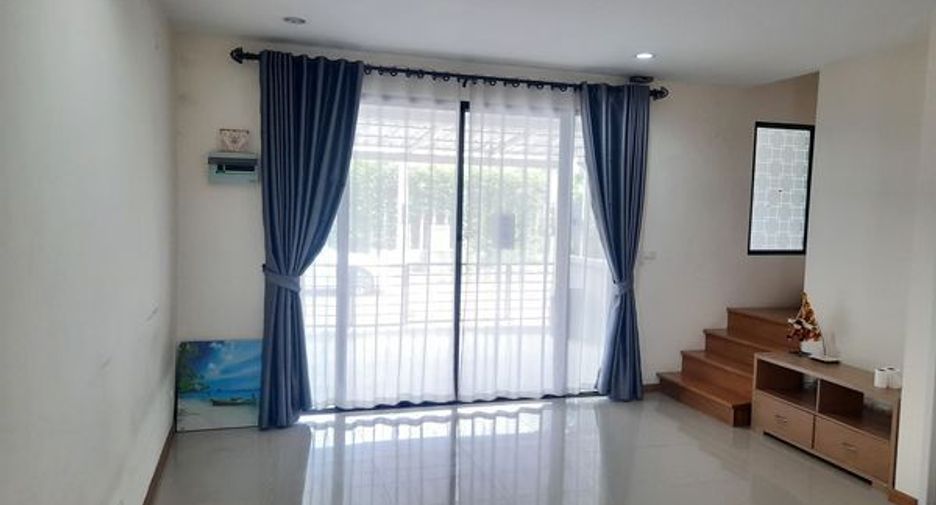 For rent 4 bed townhouse in Si Racha, Chonburi