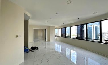 For rent 4 bed condo in Watthana, Bangkok
