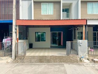 For sale 3 Beds townhouse in Lam Luk Ka, Pathum Thani