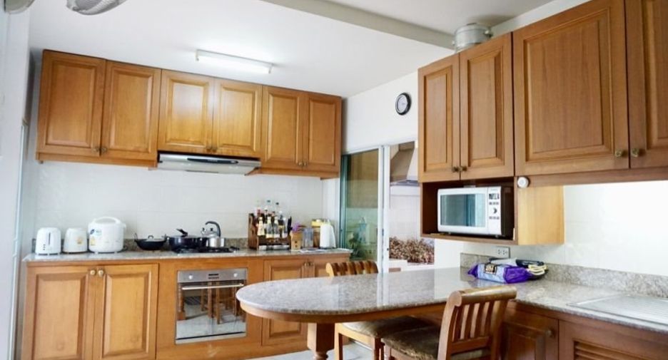 For sale 4 bedrooms house in Hang Dong, Chiang Mai
