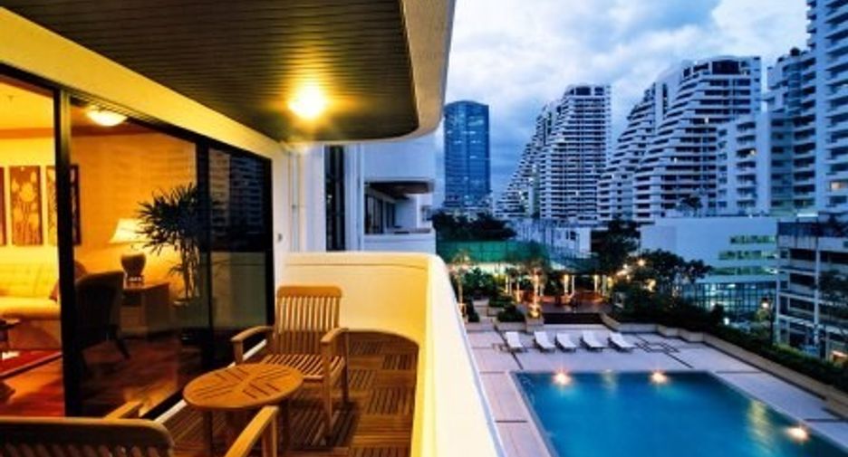 For rent 3 bedrooms condo in Watthana, Bangkok
