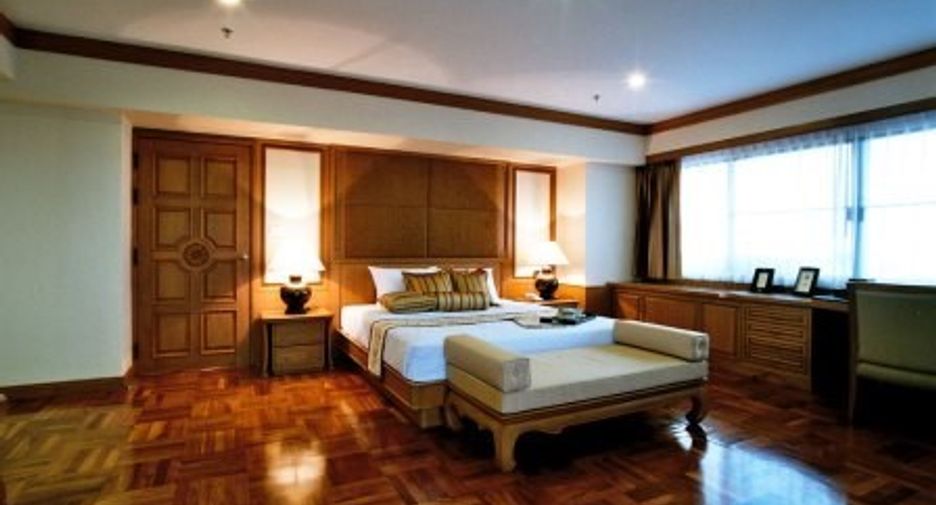 For rent 3 bedrooms condo in Watthana, Bangkok